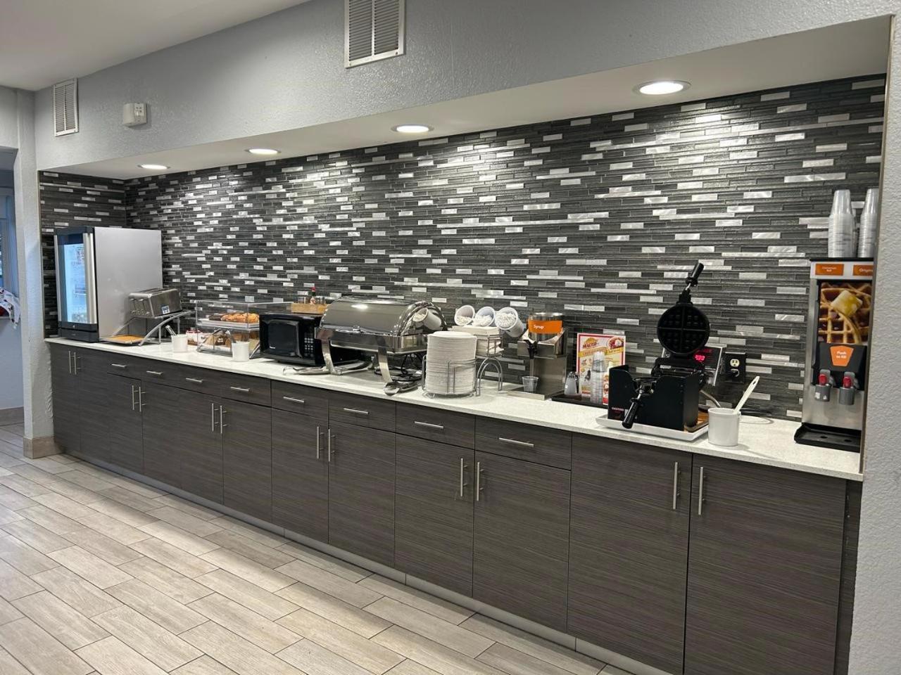 Comfort Inn & Suites Liverpool - Syracuse Extérieur photo