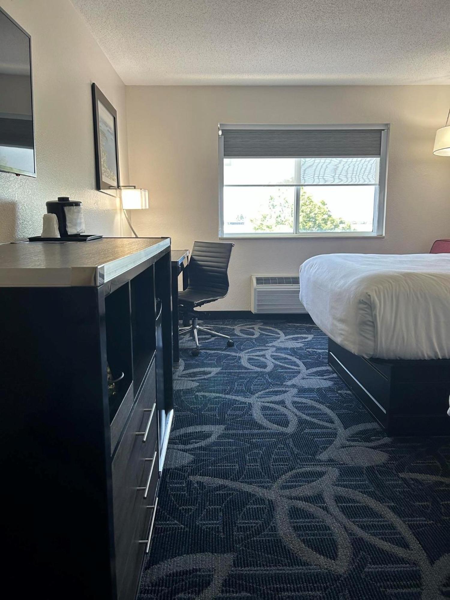 Comfort Inn & Suites Liverpool - Syracuse Extérieur photo